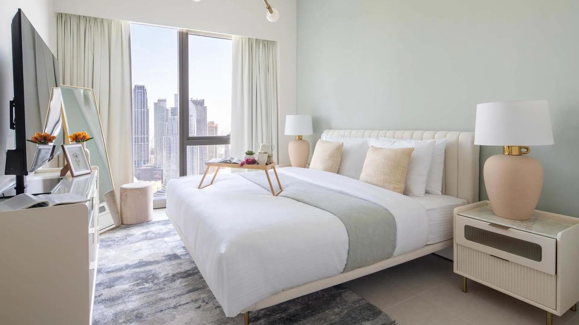 Frank Porter - Grande Signature Residence Dubai United Arab Emirates